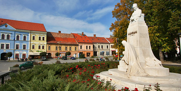 Andrássy Francisca grófné szobra Roznava (Rozsnyó) főterén.