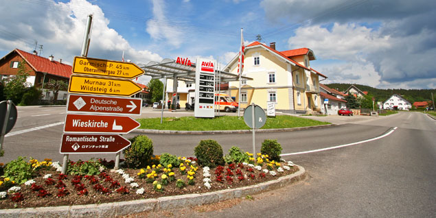 Steingaden. Ezt a kereszteződést jól ismerem már. A Deutsche Alpenstrasse egyik fordulópontja.