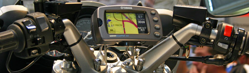 Yamaha feliratú Gramin készülék 2004-ban az Intermot-on.