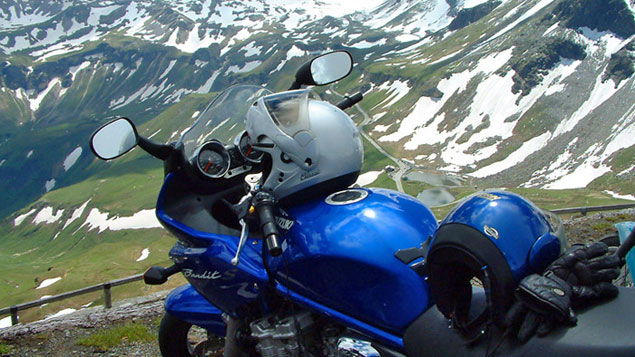 Kilátás a Bikers Point-ról. Grossglockner Hochalpenstrasse, Edelweissspitze.