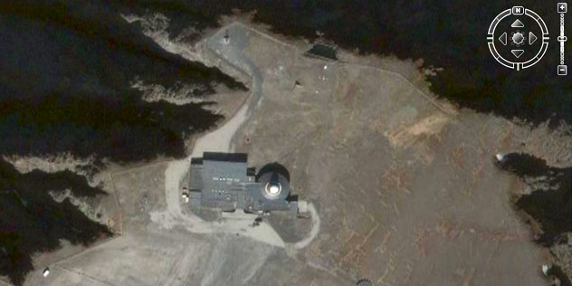 A Nordkapp látogatóközpontja a Google Earth fényképén